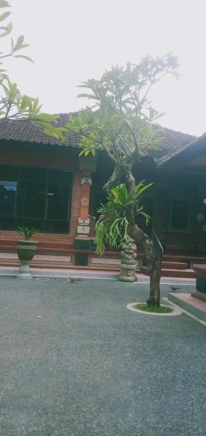 Liang House And Hostel Ubud  Exterior photo