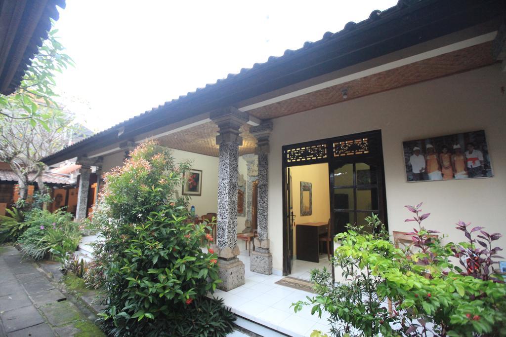 Liang House And Hostel Ubud  Exterior photo