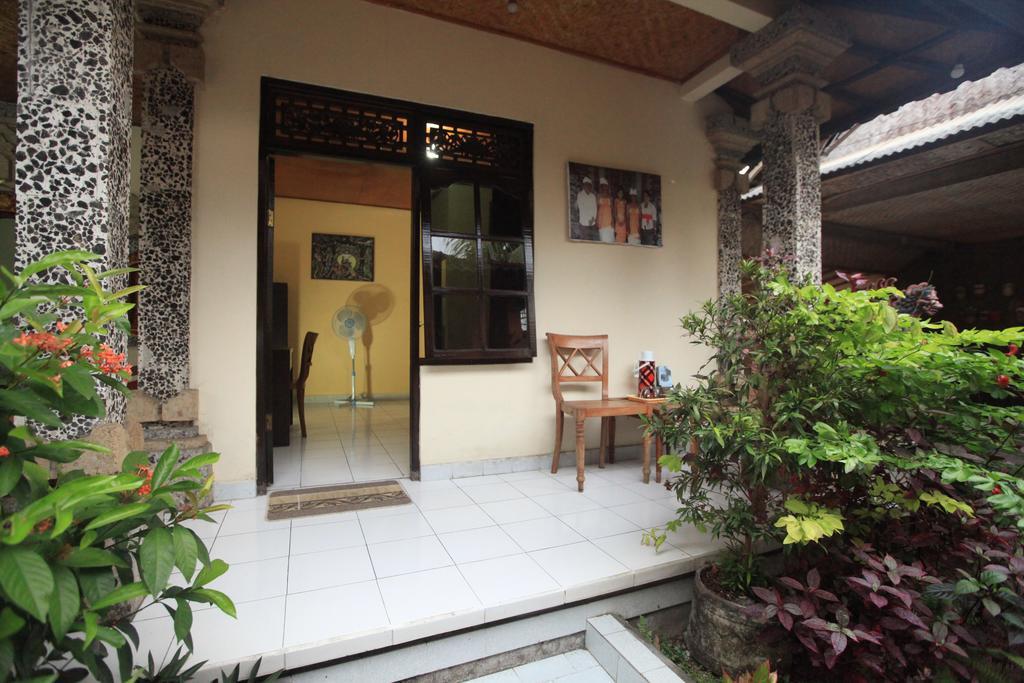 Liang House And Hostel Ubud  Exterior photo