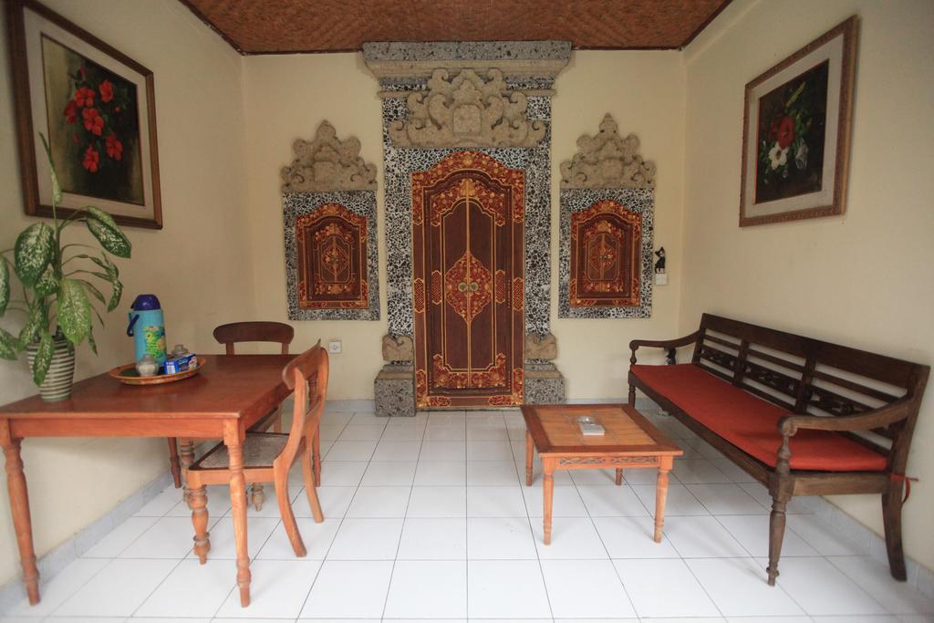 Liang House And Hostel Ubud  Exterior photo