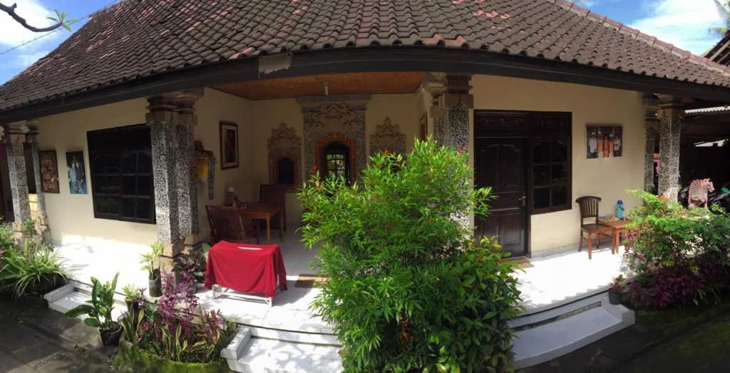 Liang House And Hostel Ubud  Exterior photo